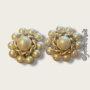 Vintage Clip-On Earrings – Timeless and Elegant